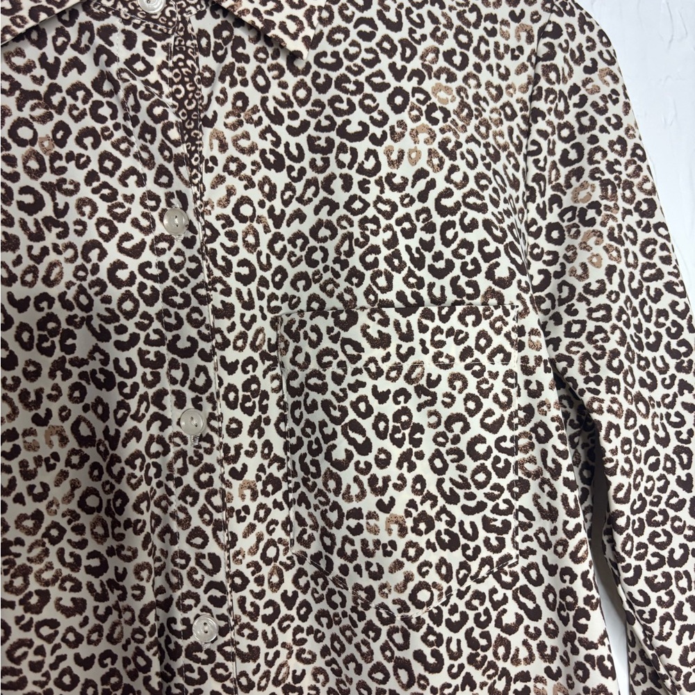 Lysse leopard print button down shirt size small - Picture 3 of 6